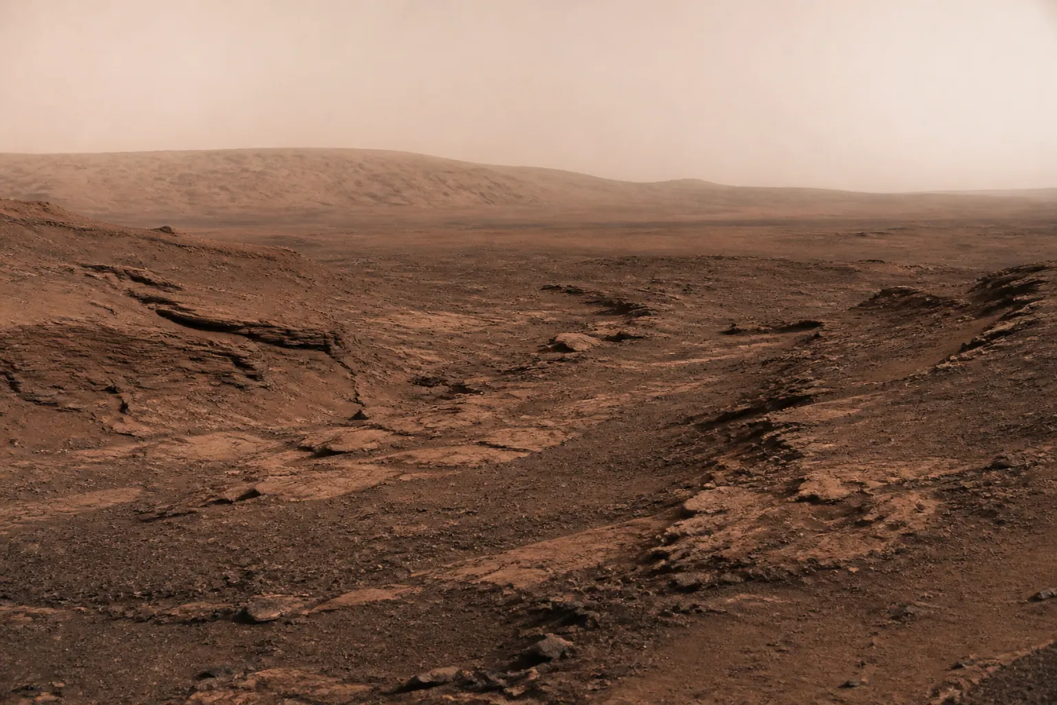 NASA показало панораму запиленого русла в кратері Єзеро на Марсі